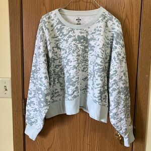 Under Armour Blue and White Camouflage Sweatshirt Crewneck Like New